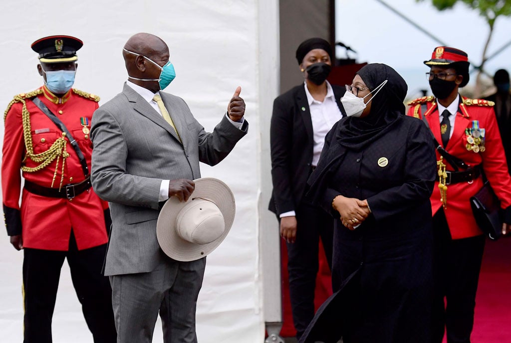 Museveni apuesta por Samia para salvar el plan petrolero