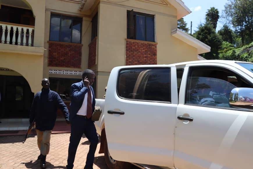 State attorney arrested after receiving Shs125, 000 bribe to close case