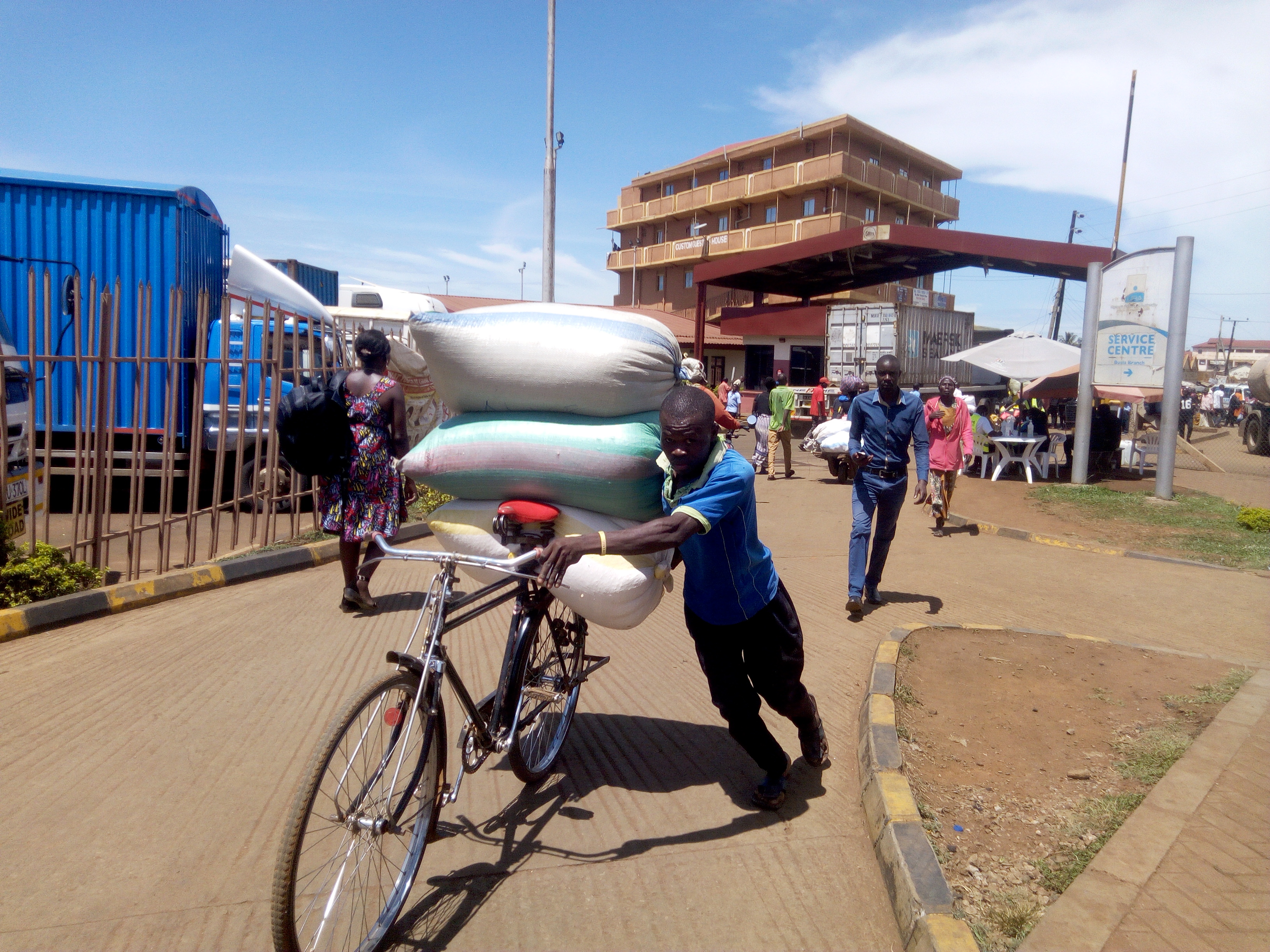 Kenya closes porous border routes over smuggling