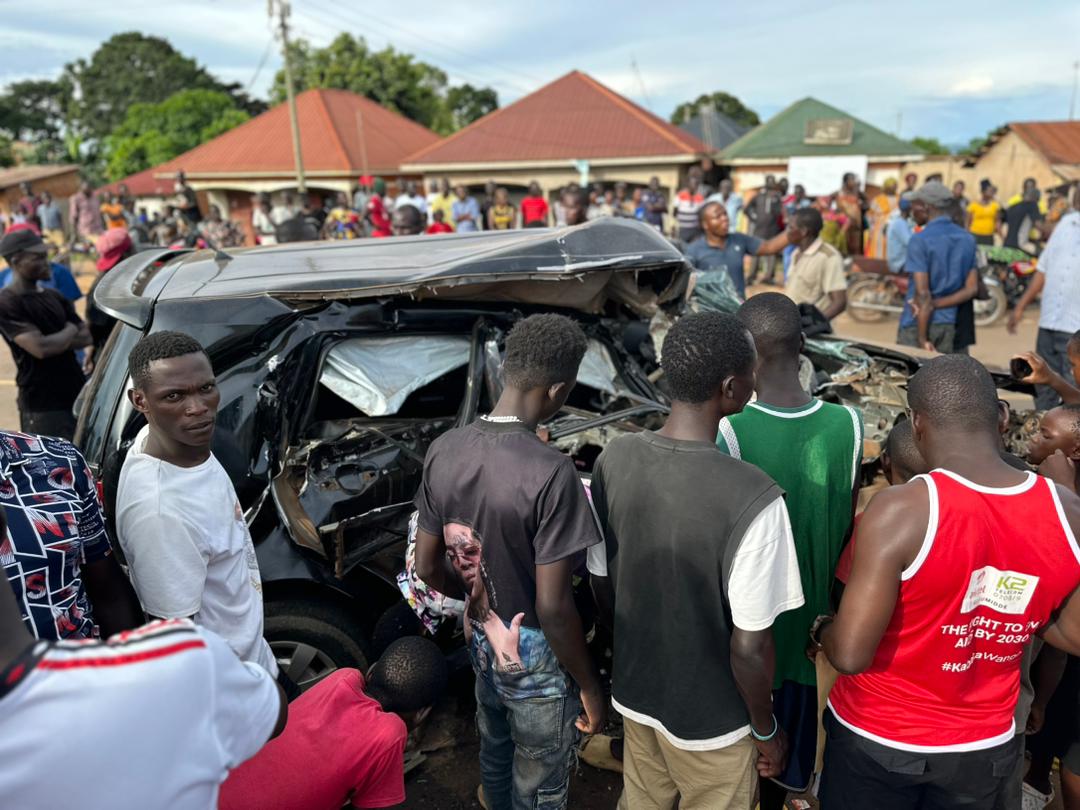 Cuatro alumnos del Real Instituto Buganda mueren en un accidente de coche durante una fiesta en la playa